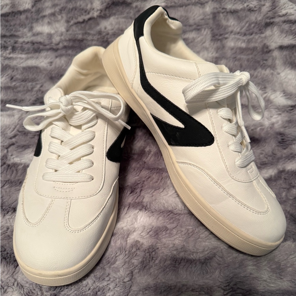 DV by Dolce Vita White & Black Sneakers